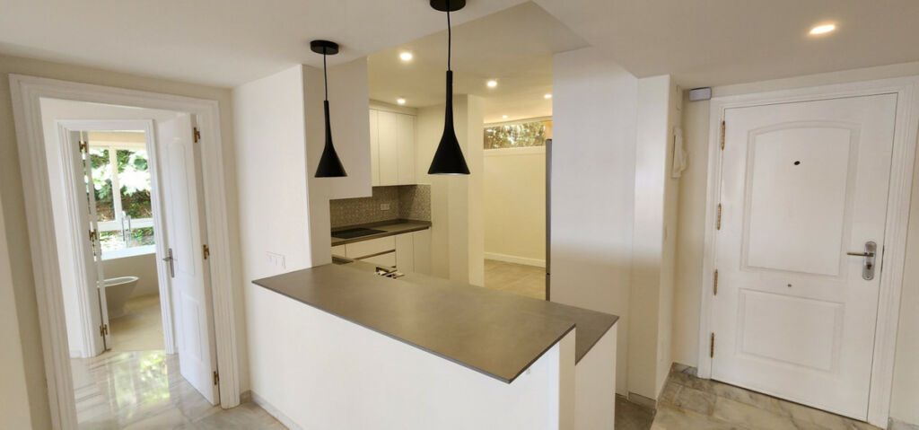 Middle Floor Apartment Calahonda Málaga - image 6