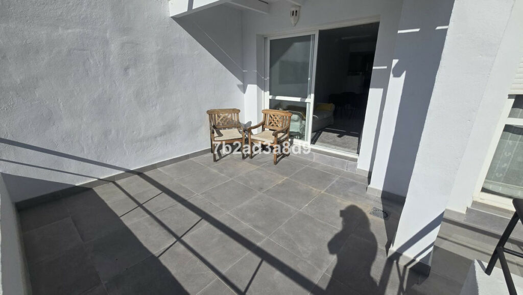 Middle Floor Apartment Nueva Andalucía Málaga - image 6