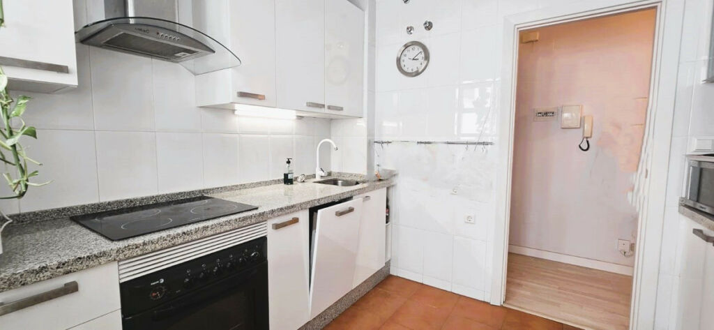Middle Floor Apartment Fuengirola Málaga - image 6