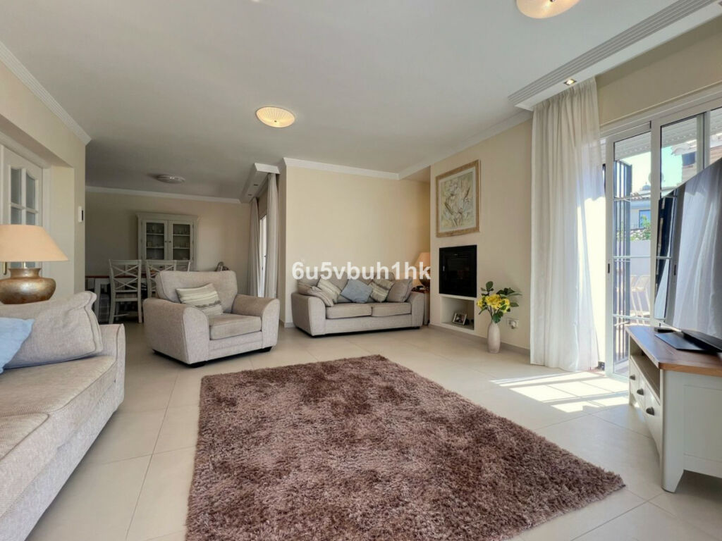 Townhouse El Paraiso Málaga - image 6