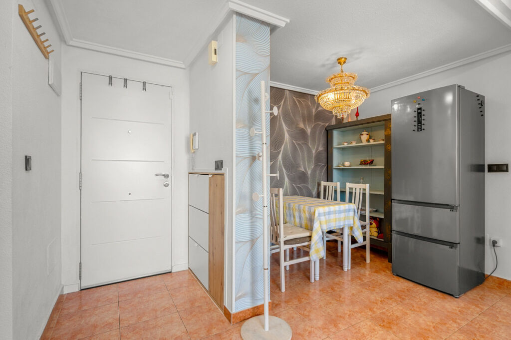 Middle Floor Apartment Torrevieja Alicante - image 6