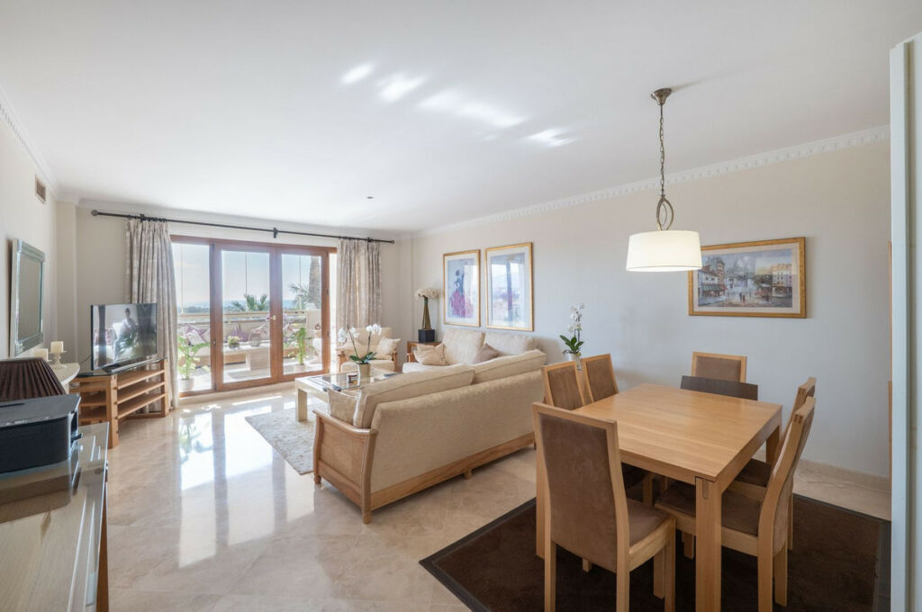 Middle Floor Apartment El Paraiso Málaga - image 6