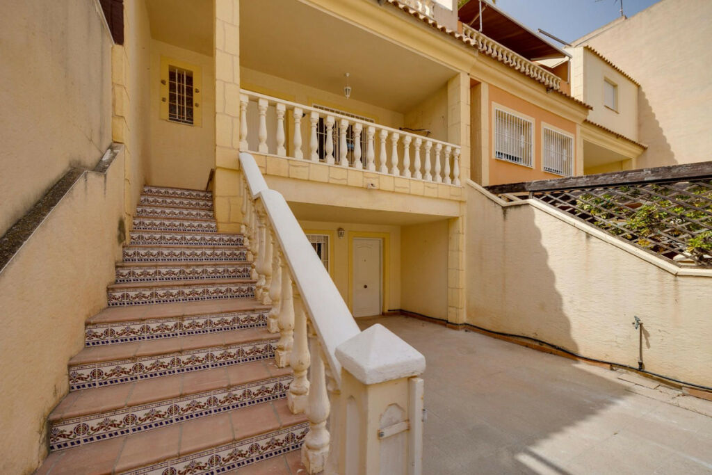 Townhouse Los Montesinos Alicante - image 6