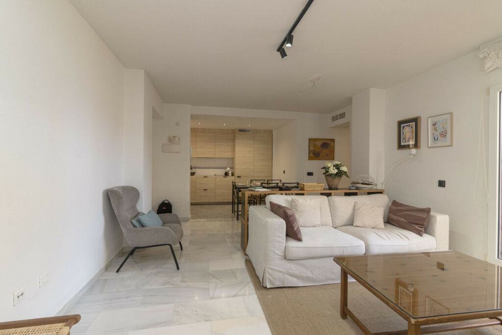 Middle Floor Apartment Benalmadena Málaga - image 6
