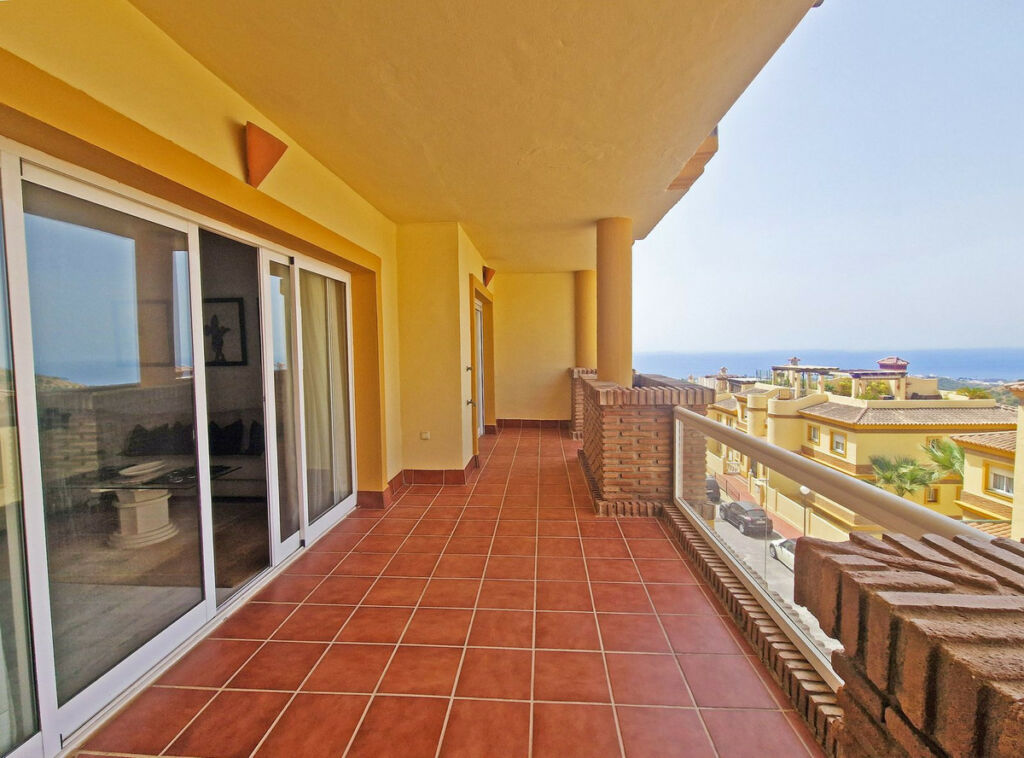 Middle Floor Apartment Calahonda Málaga - image 8