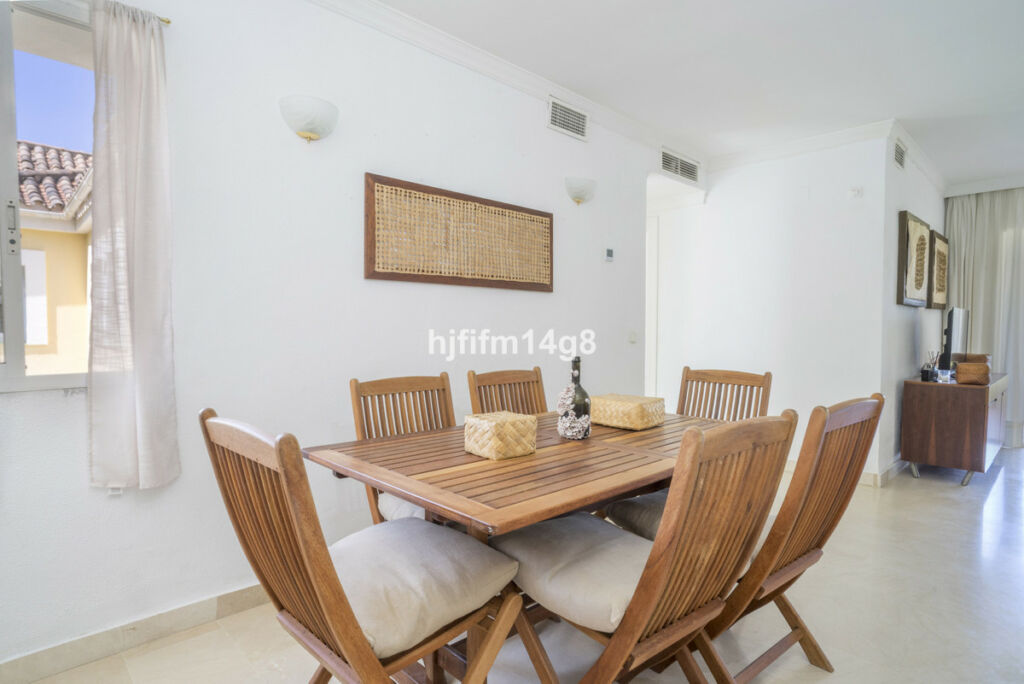 Middle Floor Apartment Benahavís Málaga - image 6