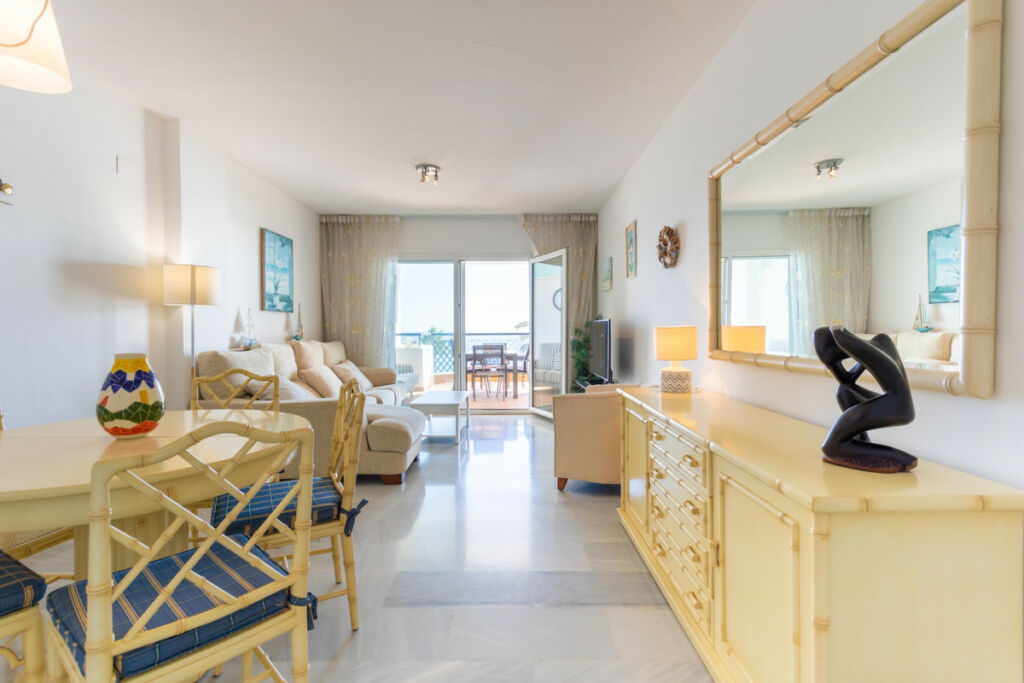Middle Floor Apartment Calahonda Málaga - image 6
