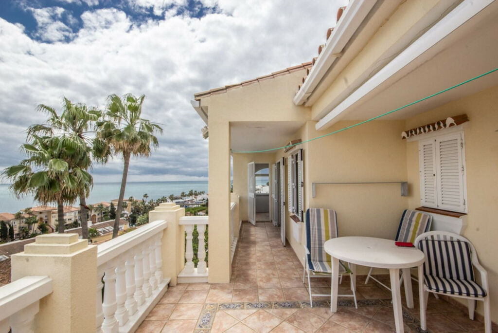 Detached Villa Estepona Málaga - image 6