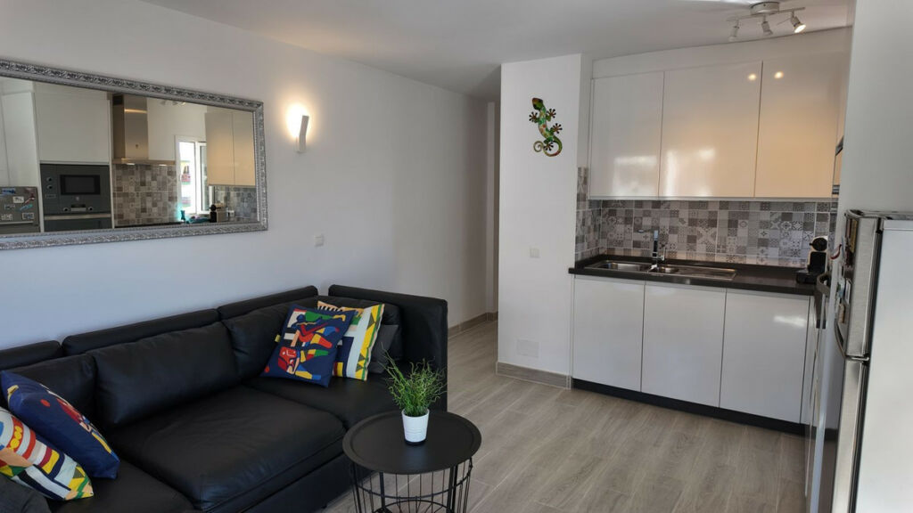 Middle Floor Apartment Benalmadena Málaga - image 5