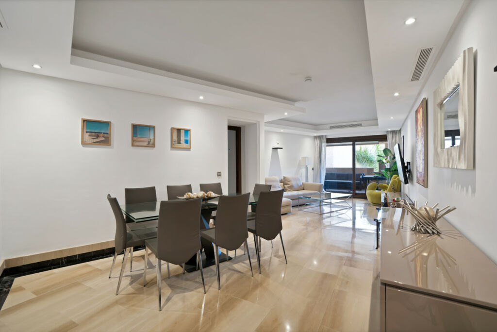 Middle Floor Apartment Estepona Málaga - image 6