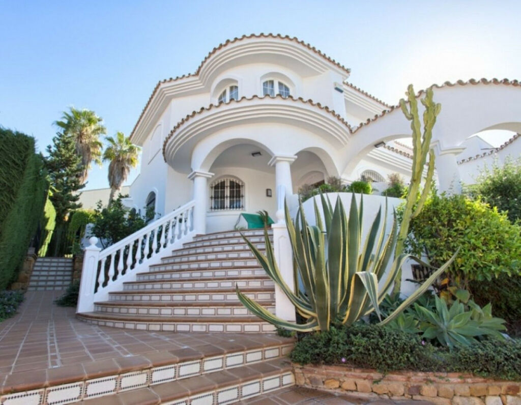 Detached Villa Torrequebrada Málaga - image 6