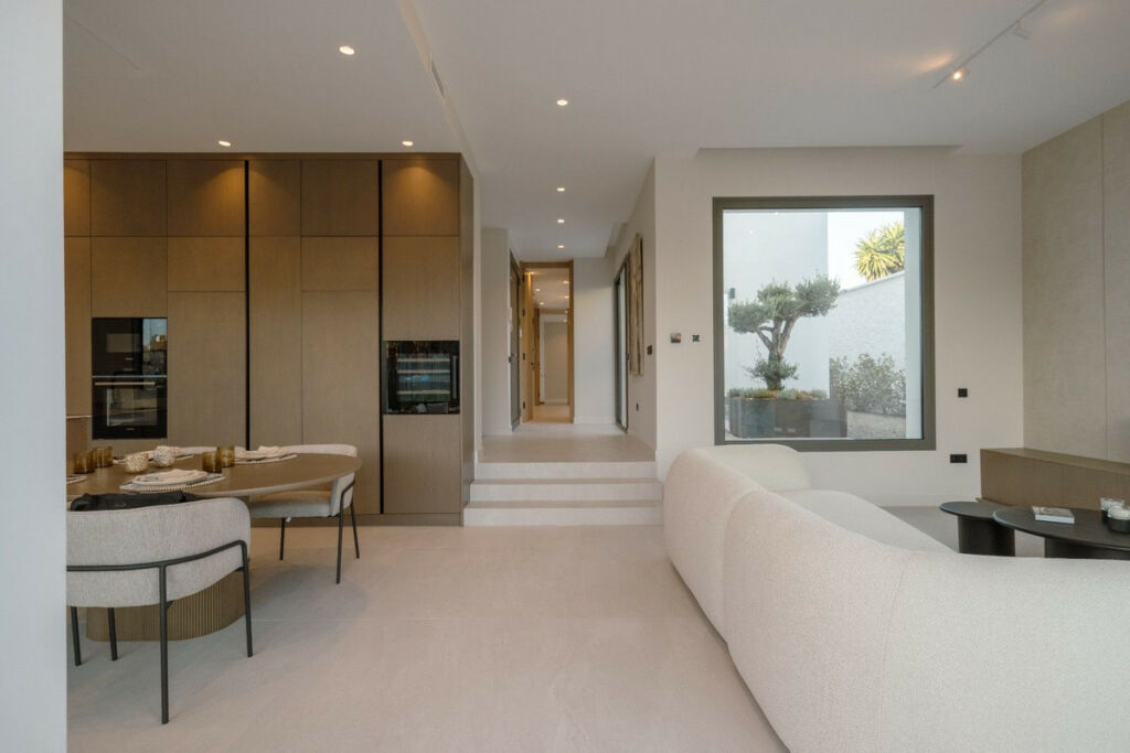 Detached Villa Estepona Málaga - image 6