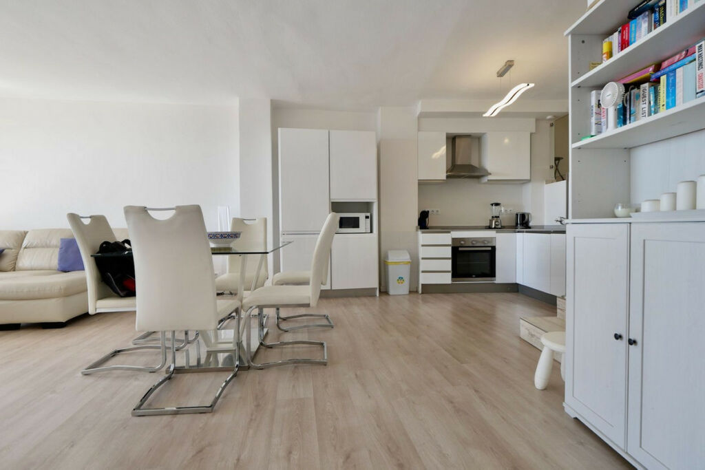 Middle Floor Apartment Puerto de Cabopino Málaga - image 6