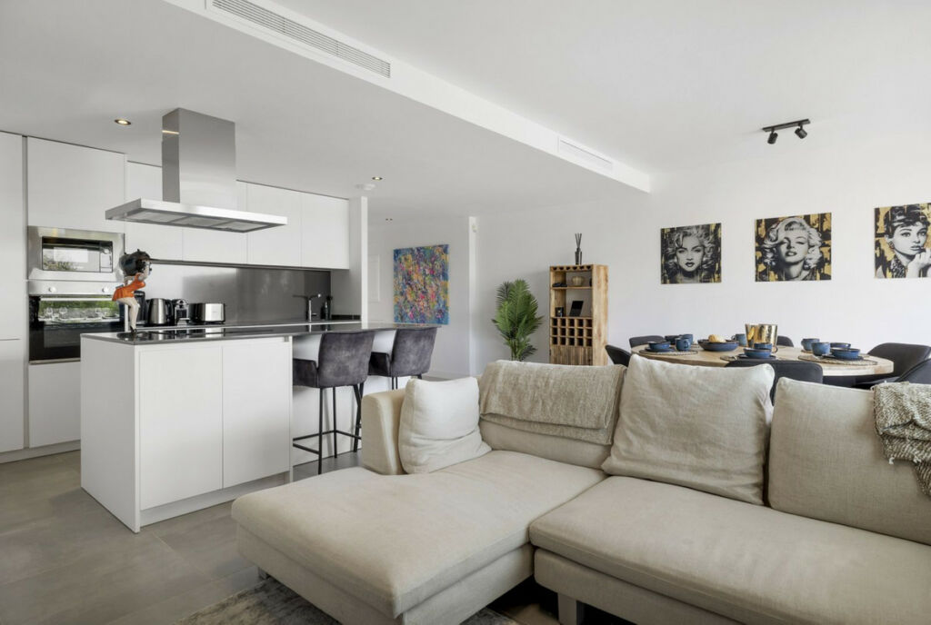Middle Floor Apartment Selwo Málaga - image 6