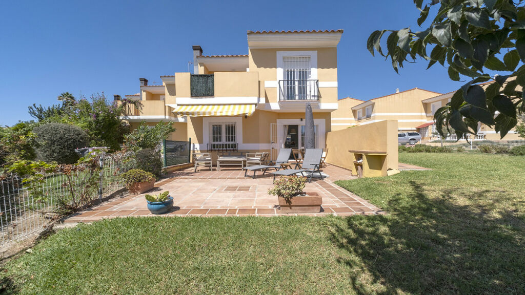 Townhouse La Duquesa Málaga - image 6