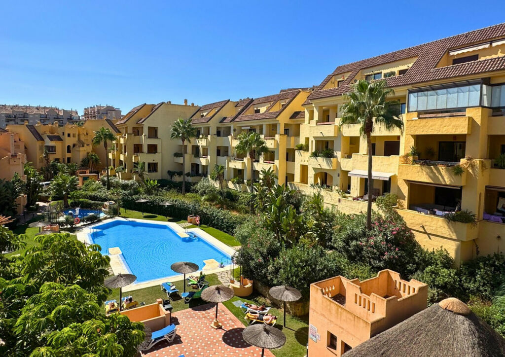 Penthouse La Duquesa Málaga - image 6