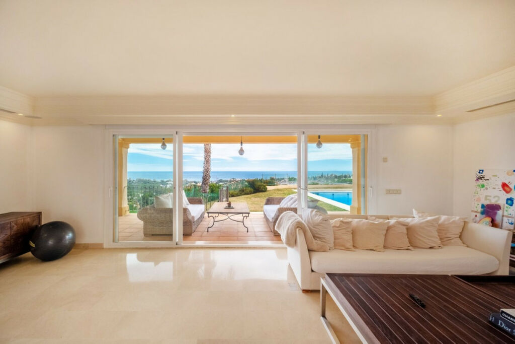 Detached Villa Elviria Málaga - image 6