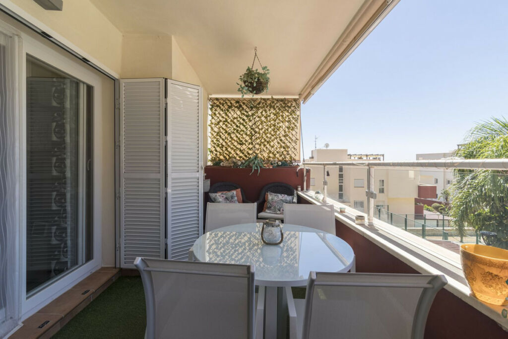 Middle Floor Apartment Benalmadena Málaga - image 6