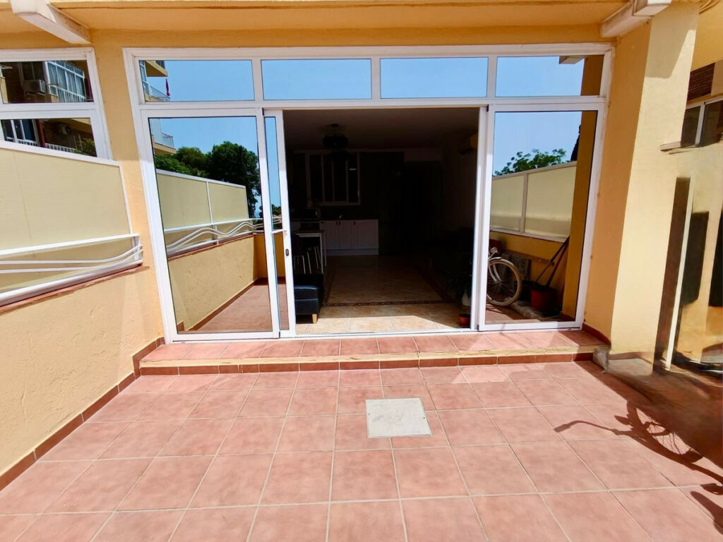 Middle Floor Apartment Benalmadena Málaga - image 6