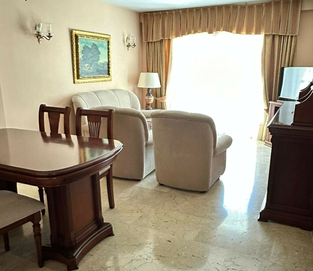 Middle Floor Apartment Benalmadena Málaga - image 9