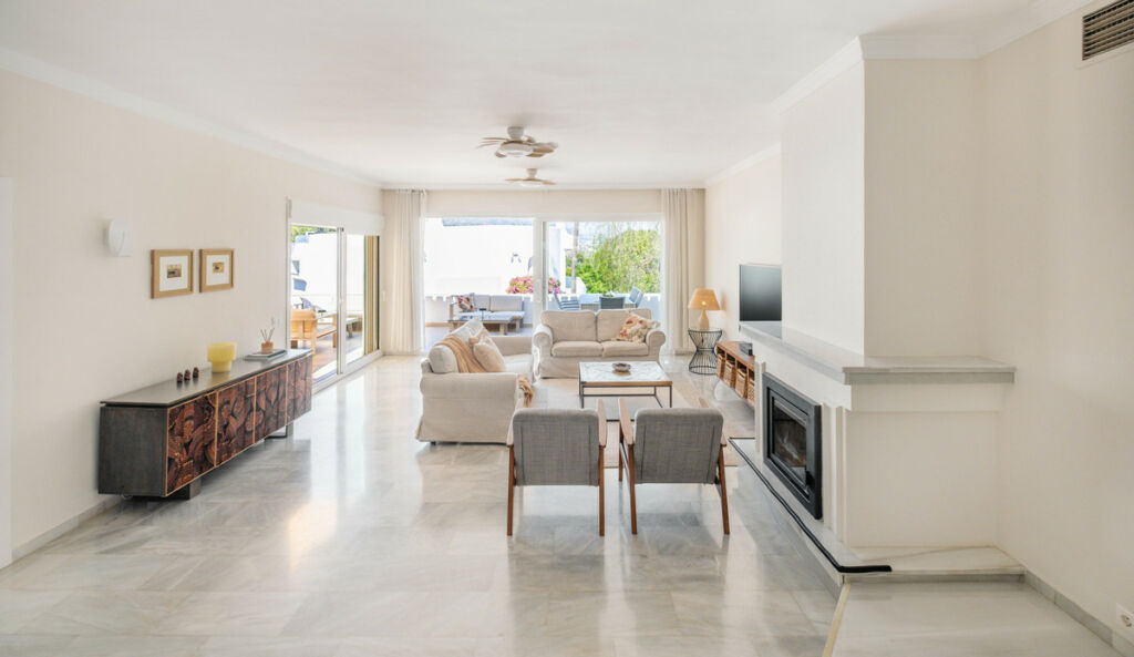 Townhouse Nueva Andalucía Málaga - image 6