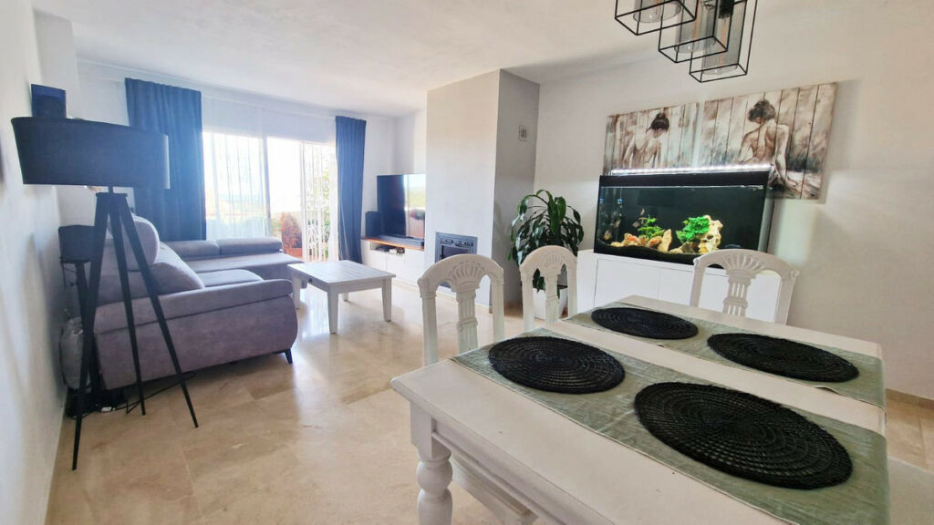 Middle Floor Apartment Bel Air Málaga - image 6