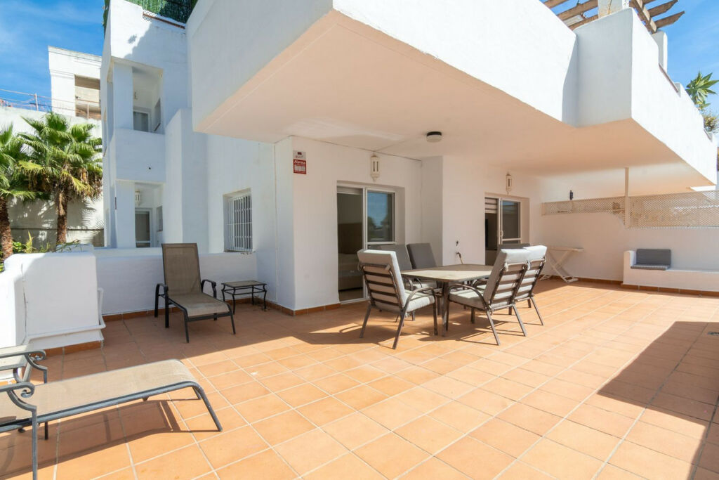 Middle Floor Apartment Estepona Málaga - image 6
