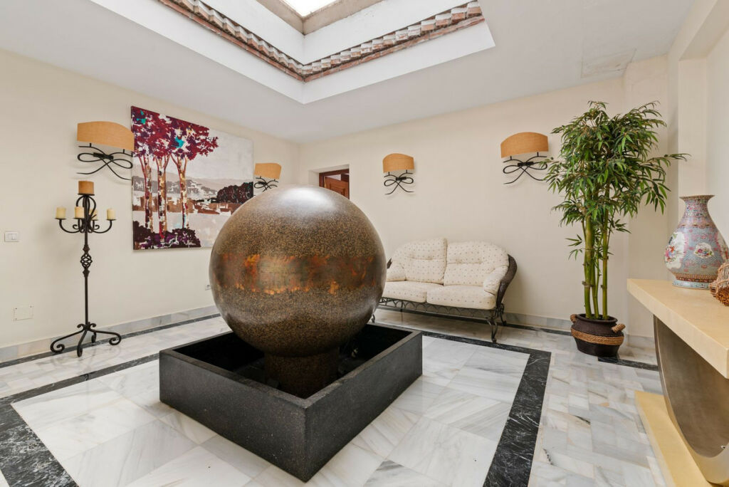 Detached Villa Estepona Málaga - image 6