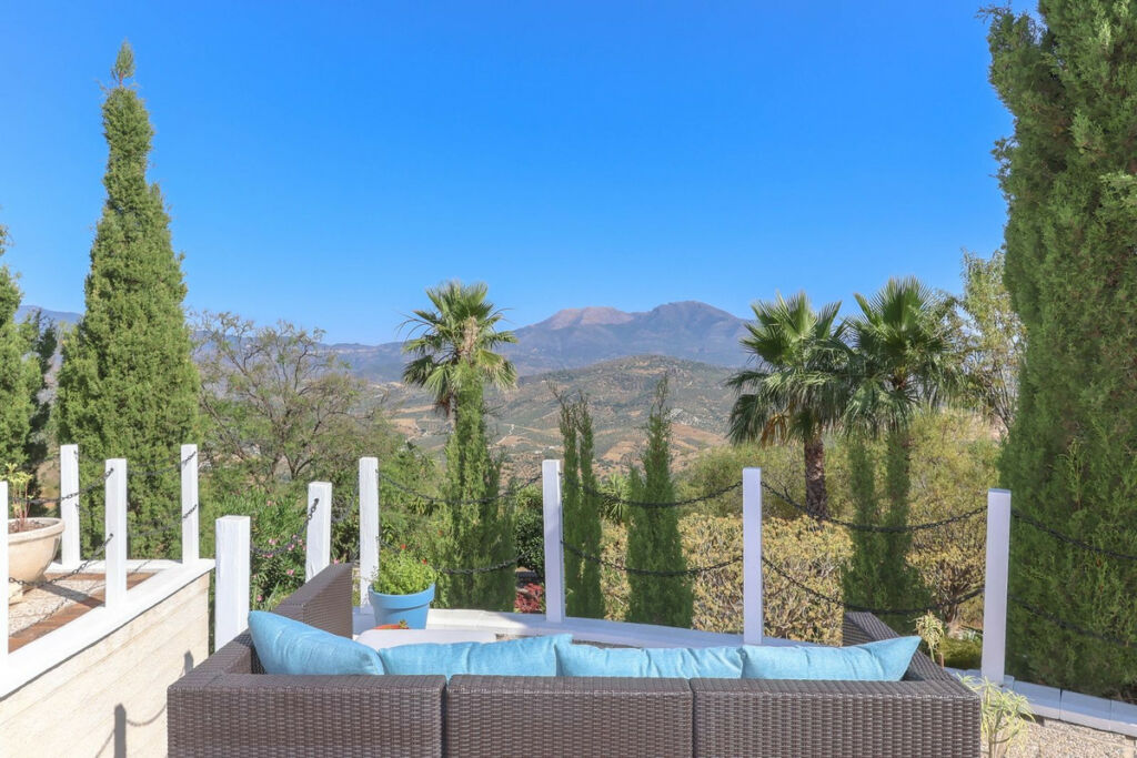 Detached Villa Guaro Málaga - image 6