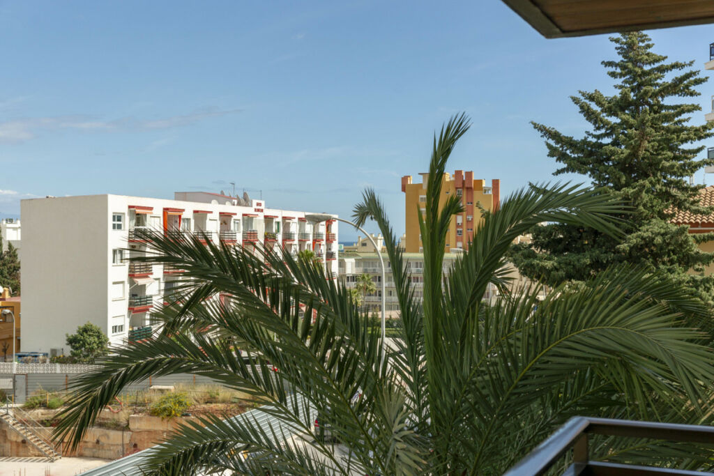 Middle Floor Apartment Montemar Málaga - image 6
