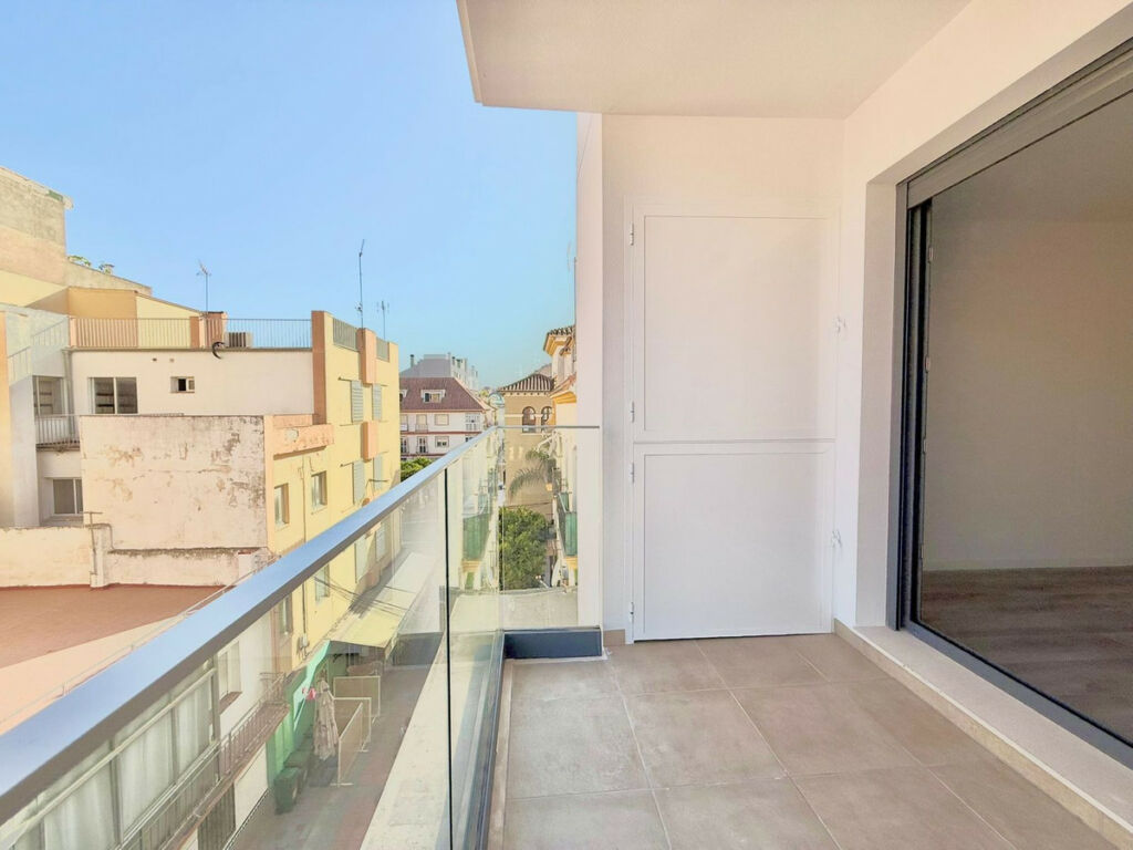 Middle Floor Apartment Fuengirola Málaga - image 6