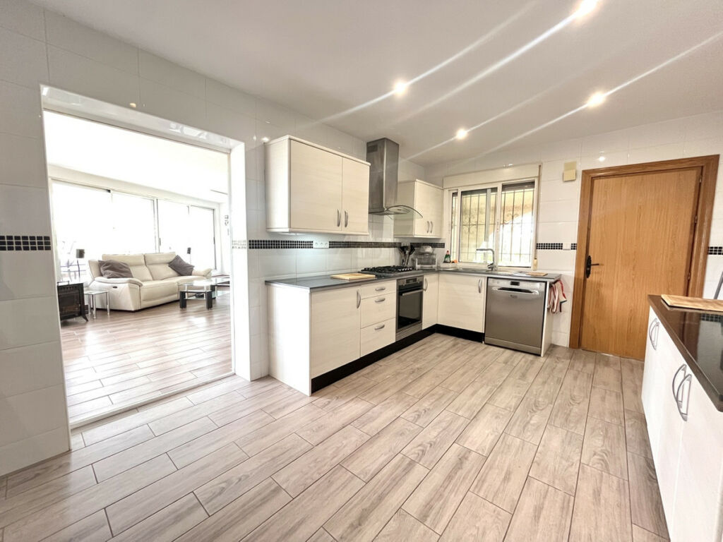 Detached Villa Pinar de Campoverde Alicante - image 6