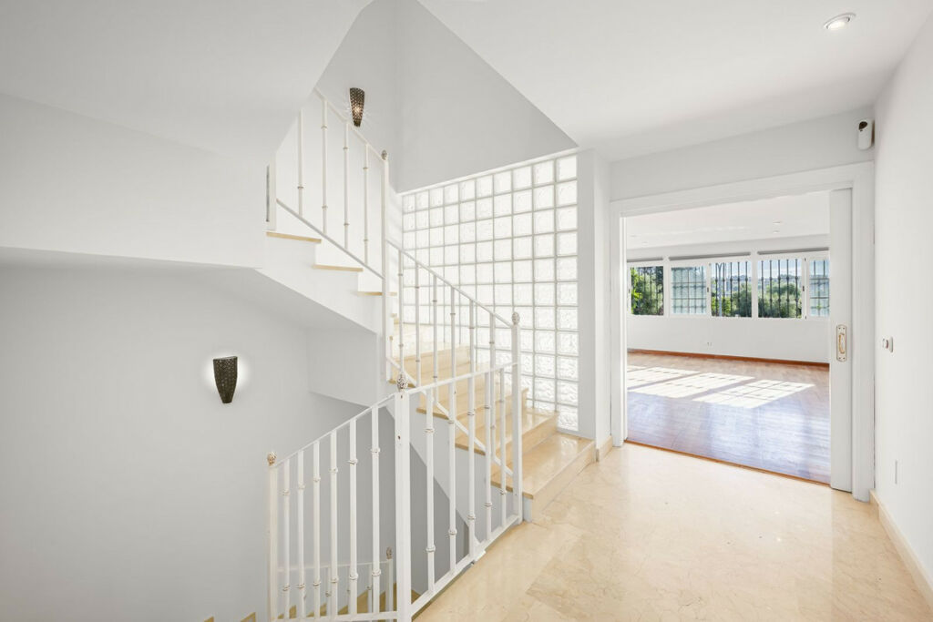 Semi-Detached House Nueva Andalucía Málaga - image 6