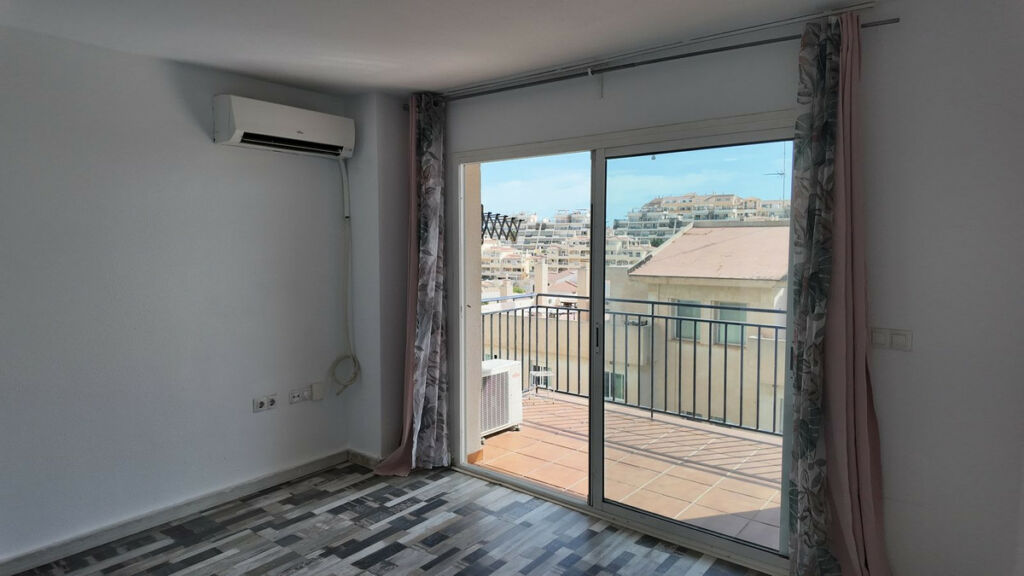 Middle Floor Apartment Benalmadena Málaga - image 6