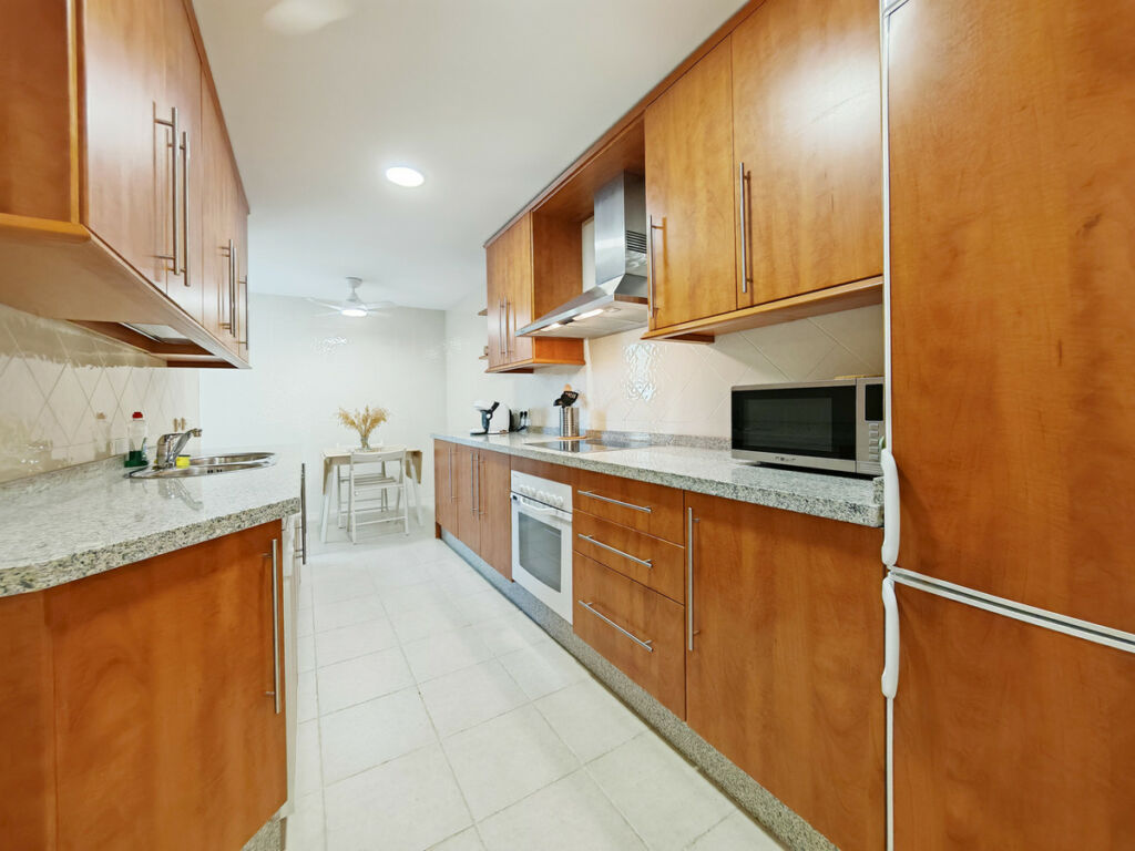 Middle Floor Apartment Elviria Málaga - image 6