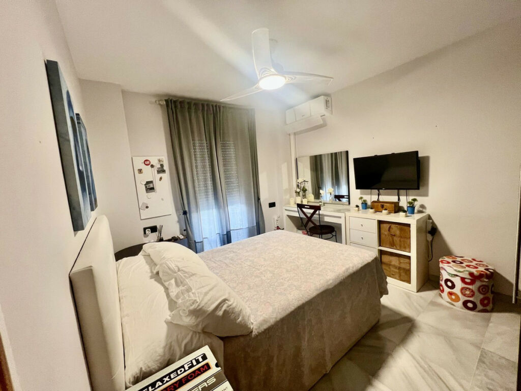Middle Floor Apartment Estepona Málaga - image 6