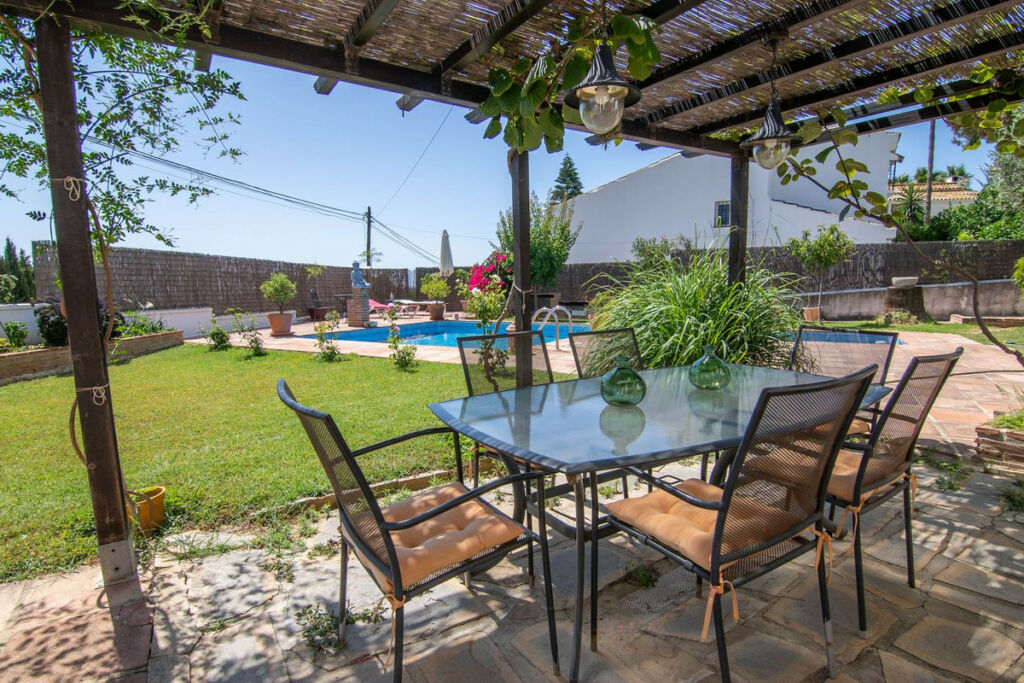 Detached Villa Estepona Málaga - image 7