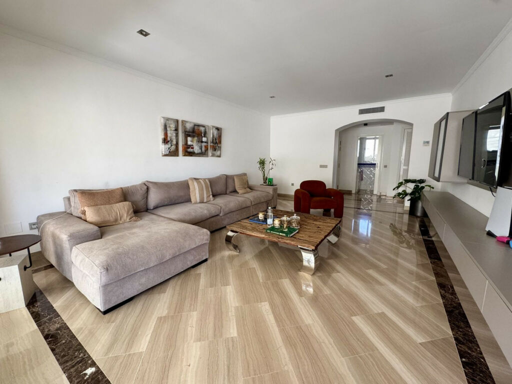 Middle Floor Apartment Elviria Málaga - image 6