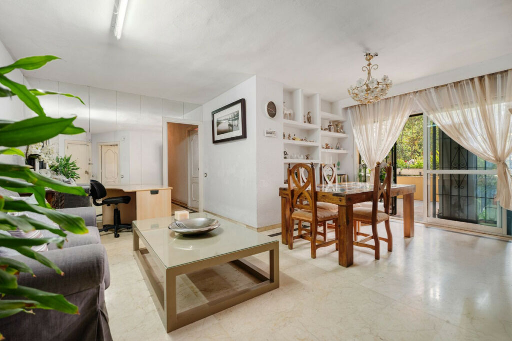 Middle Floor Apartment Marbella Málaga - image 6