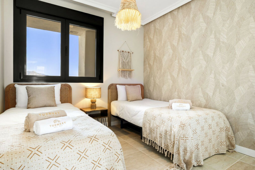 Middle Floor Apartment Estepona Málaga - image 6