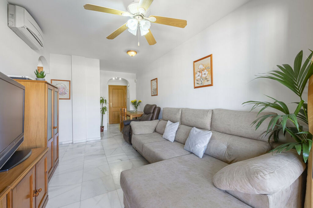 Middle Floor Apartment Fuengirola Málaga - image 6