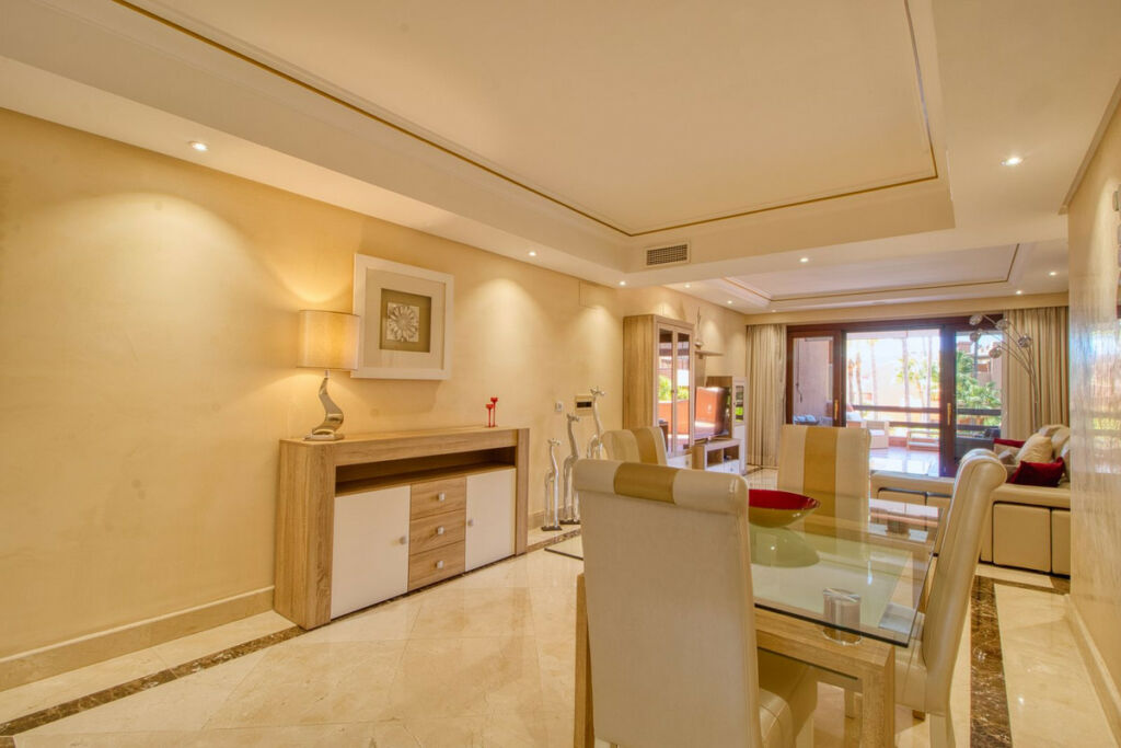 Middle Floor Apartment Estepona Málaga - image 6