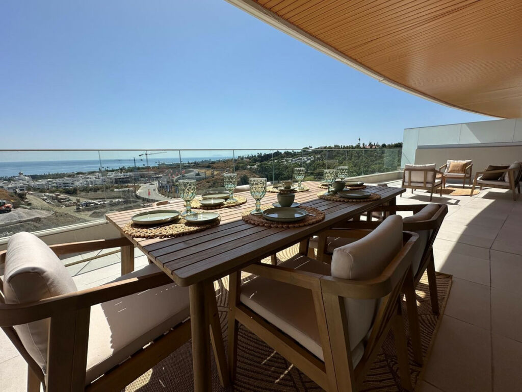 Middle Floor Apartment Selwo Málaga - image 6