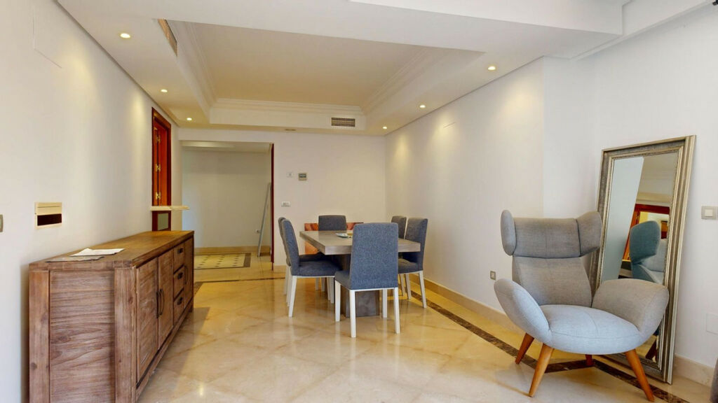 Middle Floor Apartment Estepona Málaga - image 6