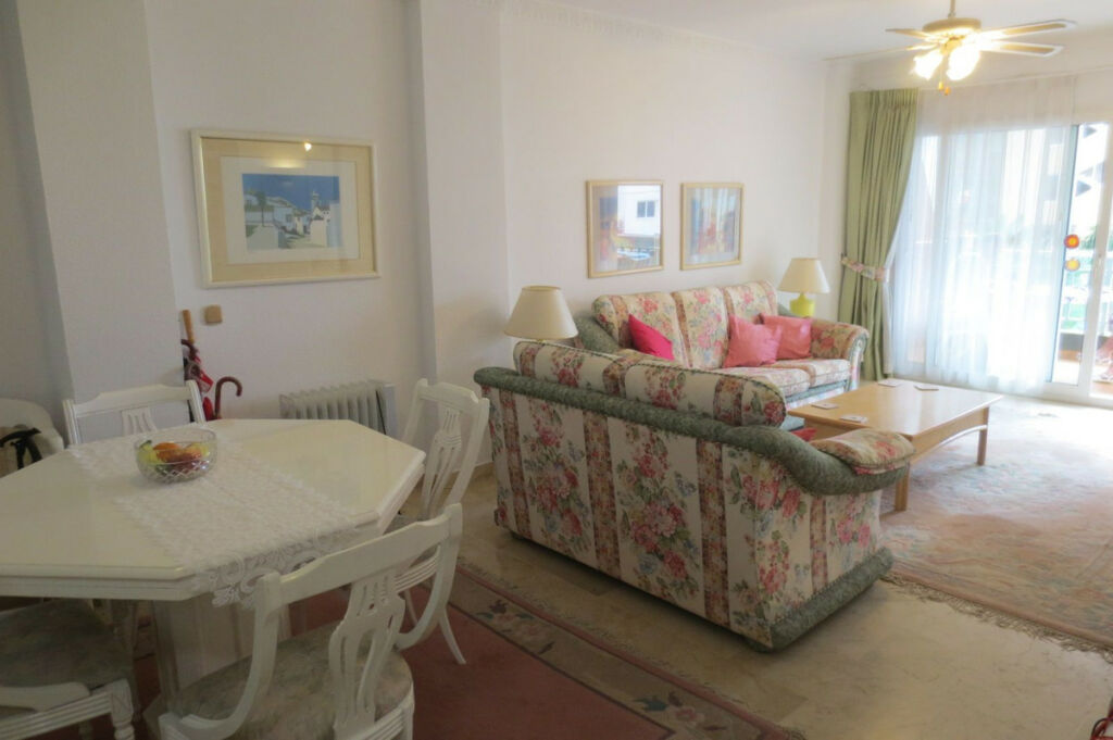 Middle Floor Apartment Fuengirola Málaga - image 6