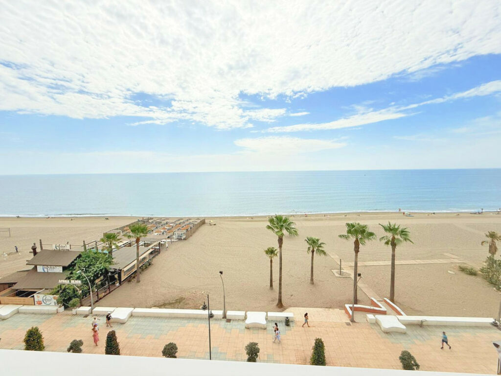 Middle Floor Apartment Estepona Málaga - image 6