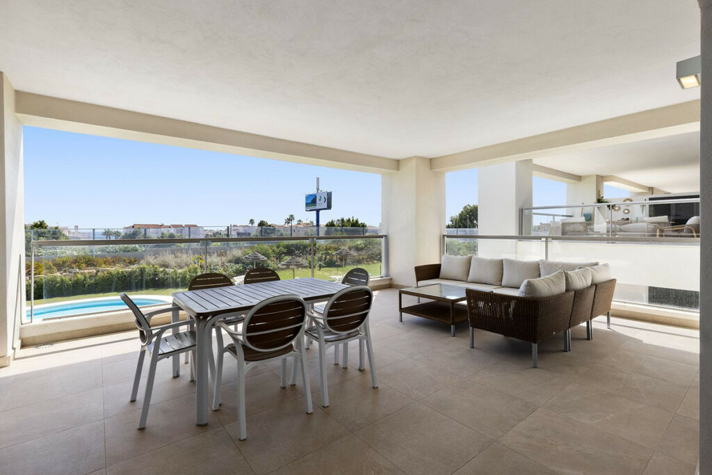 Middle Floor Apartment Casares Playa Málaga - image 6