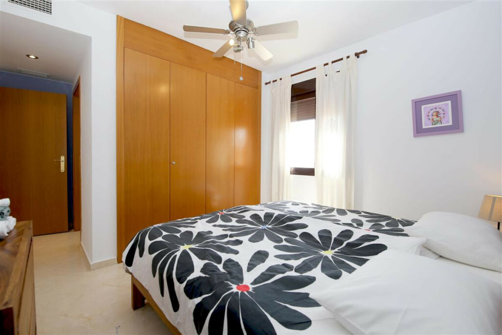 Middle Floor Apartment Estepona Málaga - image 6