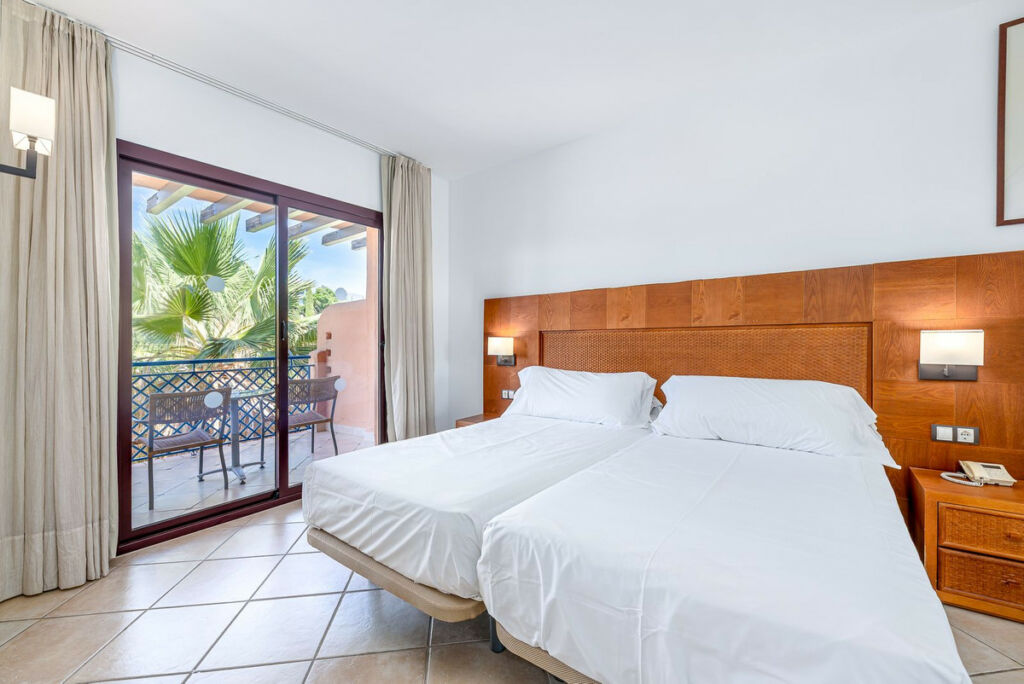 Top Floor Apartment Benahavís Málaga - image 6