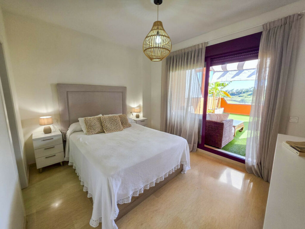 Middle Floor Apartment La Duquesa Málaga - image 6